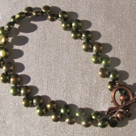 FINAL PRICE: 9" GENUINE Pearl Bracelet w/ Copper Toggle, Green - Picture 8 of 9